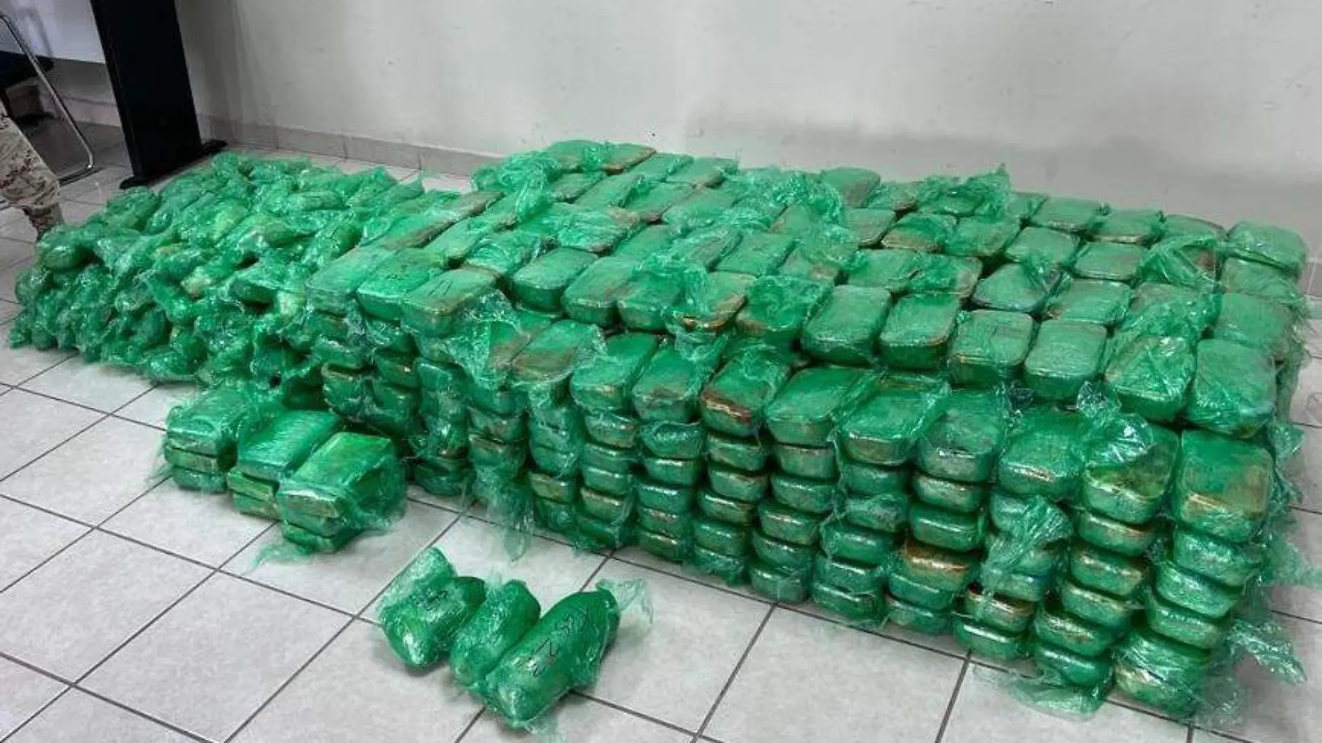 Hombres transportaban  300 kilos de droga